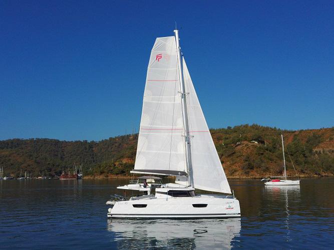 Book yachts online - catamaran - Elba 45 - Lalom - rent