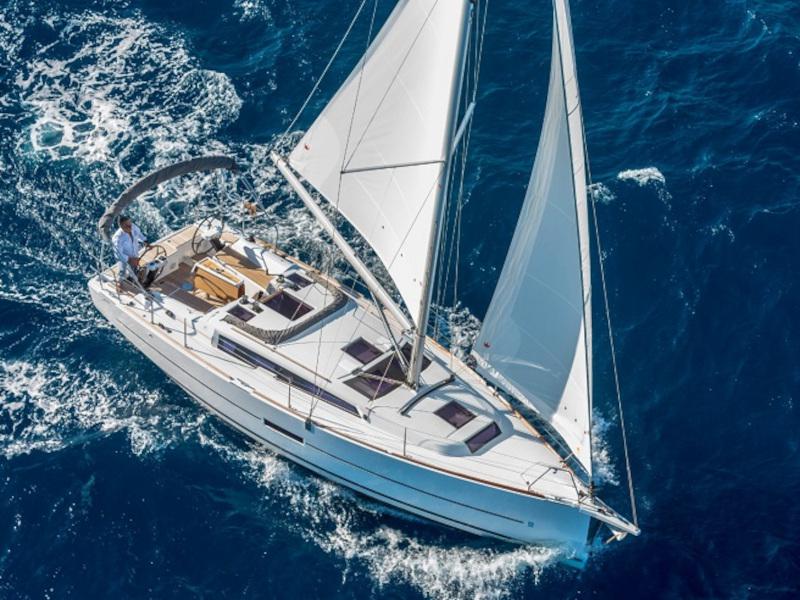 Book yachts online - sailboat - Dufour 360 3 Cabin - Gracia - rent