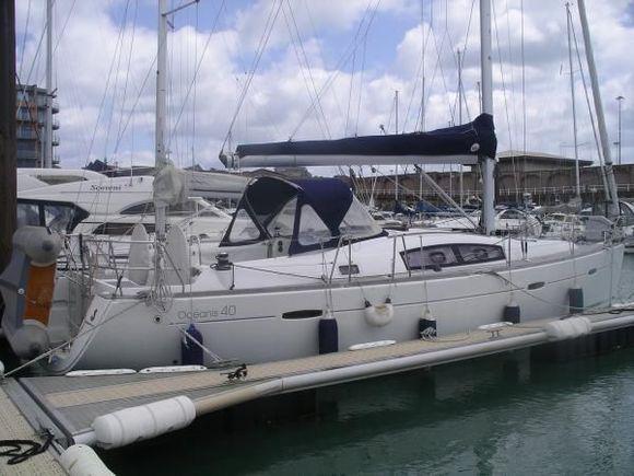 Book yachts online - sailboat - Oceanis 40 - OCEANIS 40 (2009) - VOL - rent