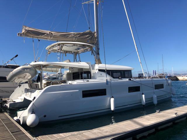 Book yachts online - catamaran - Lagoon 46 - Machango - rent