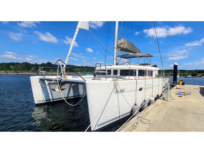 Book yachts online - catamaran - Lagoon 450  Fly - For Sail - rent