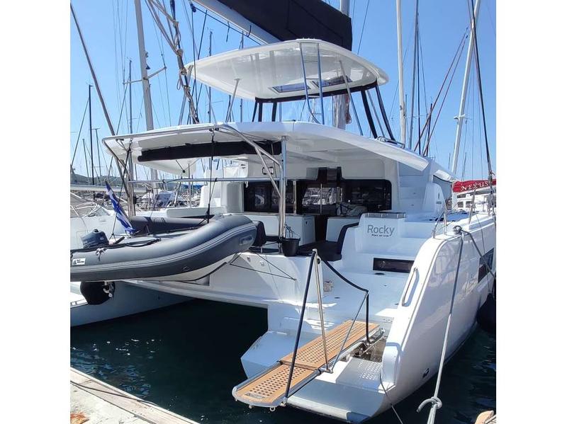 Book yachts online - catamaran - Lagoon 46 - Rocky - rent