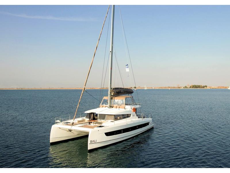 Book yachts online - catamaran - Bali 4.2 - Kos 42.6 / Model 2022! With AC, WM, generator, solar panels, hydraulic gangway &amp; electric WC - rent