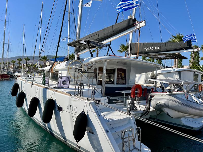 Book yachts online - catamaran - Lagoon 400 S2 - Utopia - rent