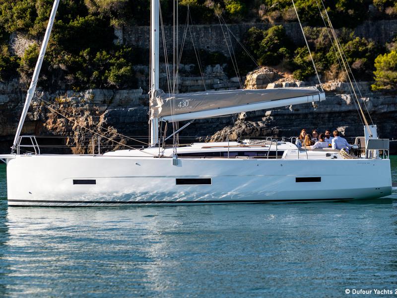 Book yachts online - sailboat - Dufour 430 Grand Large - Esperanza - rent