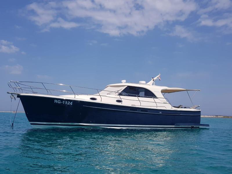 Book yachts online - motorboat - Adriana 44 - Tina II - rent