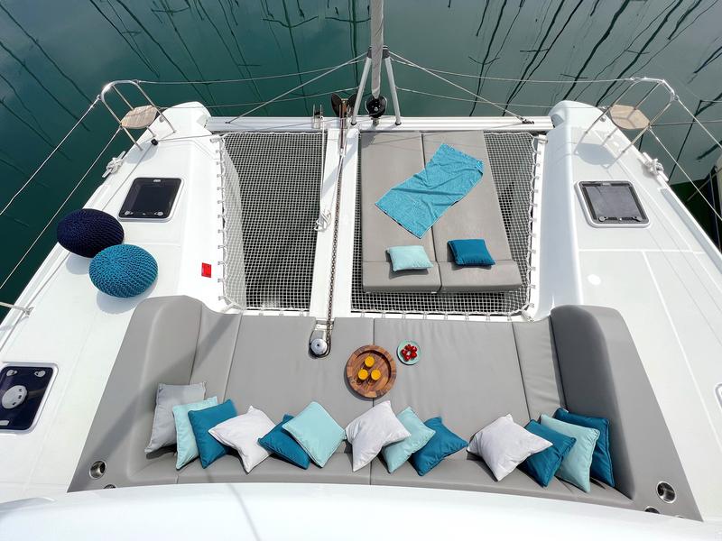 Book yachts online - catamaran - Lagoon 42 - JOY - rent