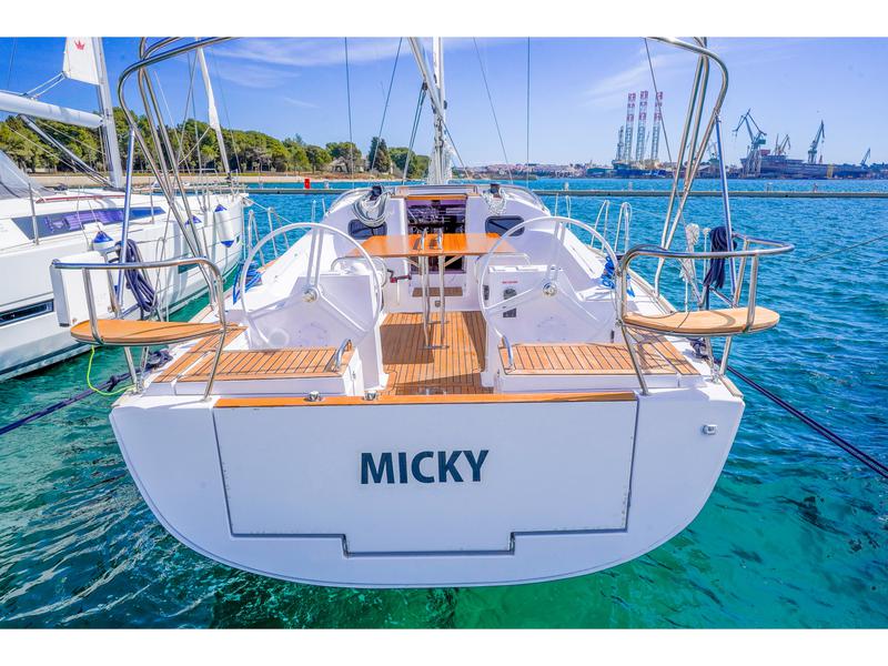 Book yachts online - sailboat - Elan 40.1 - MICKY - rent