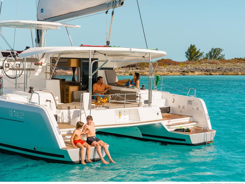 Book yachts online - catamaran - Lagoon 42 - Fujin - rent