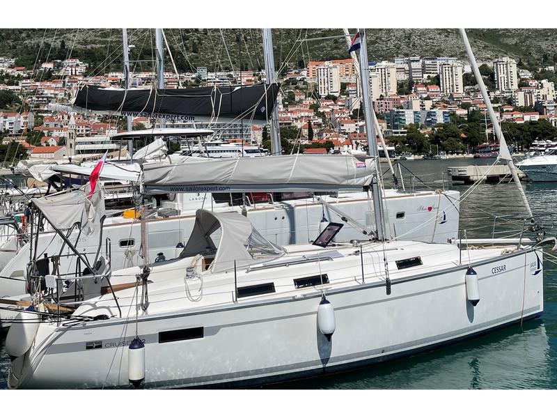 Book yachts online - sailboat - Bavaria Cruiser 32 - CESSAR - rent