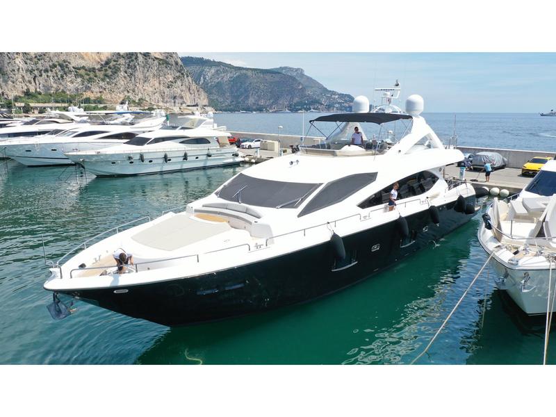 Book yachts online - motorboat - Sunseeker Yacht 88 - Shine R - rent