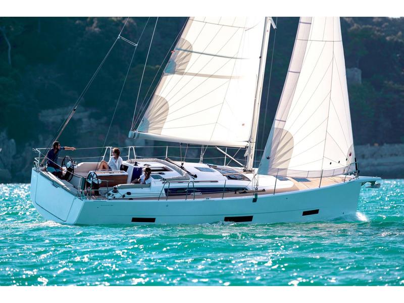 Book yachts online - sailboat - Dufour 390 Grand Large - Sail Corvus - rent