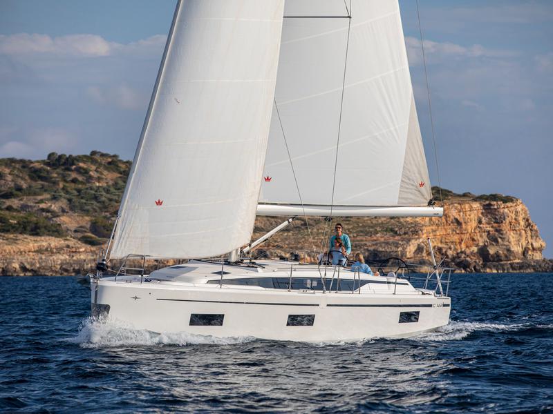 Book yachts online - sailboat - Bavaria C 42 - KIRKA - rent