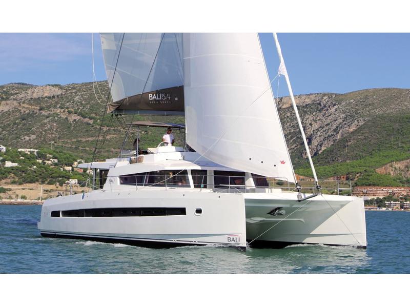 Book yachts online - catamaran - Bali 5.4 - Her Majesty - rent