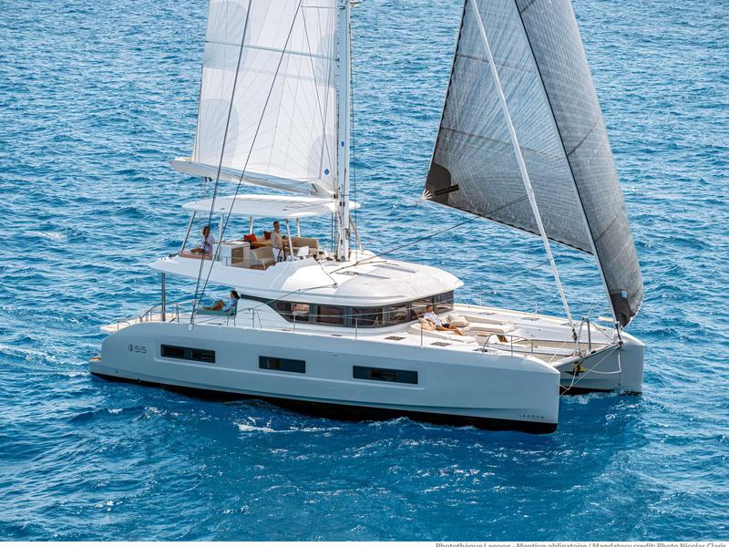 Book yachts online - catamaran - Lagoon 55 - VALIUM 55 - rent