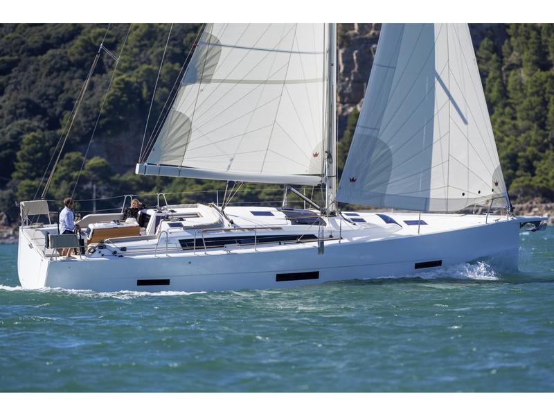 Book yachts online - sailboat - Dufour 430 - WHISKY - rent
