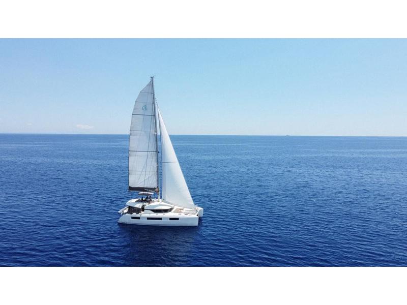 Book yachts online - catamaran - Lagoon 50 - VICTORIA (VIP EQUIPPED, Generator, Air-condition, Watermaker, Teak cockpit, Underwater lights, TV, Icemaker, 2 SUP, Wifi) *Skippered only* - rent