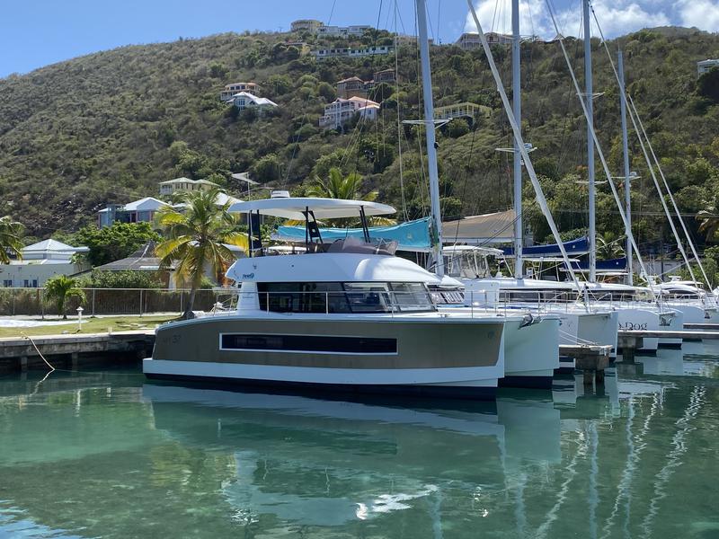 Book yachts online - powercatamaran - FP MY37 - Stolen Booty - rent