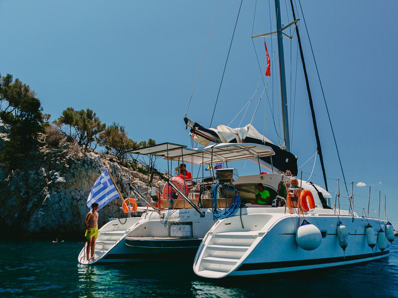 Book yachts online - catamaran - Lagoon 380 - Caramela - rent