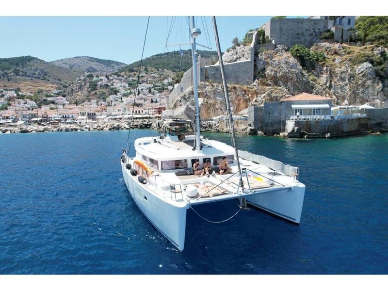 Book yachts online - catamaran - Lagoon 450F - AEROPI  |⛵ VIP, Skippered Only, Watermaker, Generator, AC, BBQ - rent