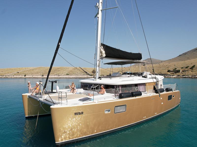 Book yachts online - catamaran - Lagoon 450  Fly - Black Duck - rent