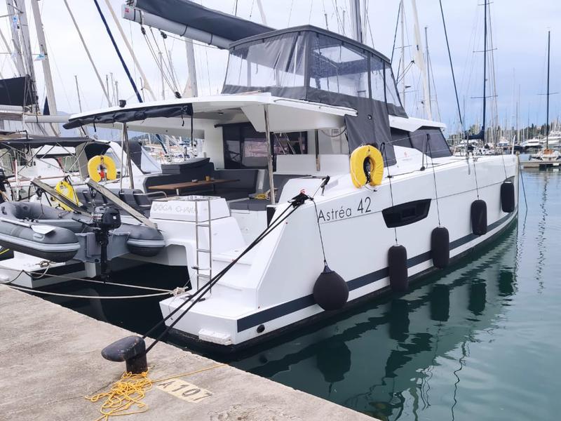 Book yachts online - catamaran - Astréa 42 - Ooga Chaka - rent