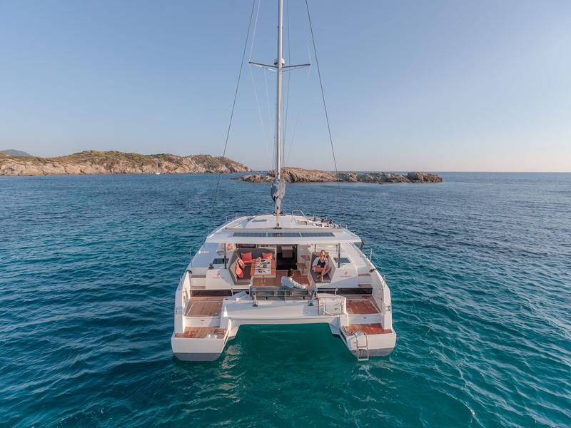 Book yachts online - catamaran - Isla 40 (A/C &amp; Watermaker &amp; Generator - 4+1 Cabins/4 Heads) - Anasa - rent