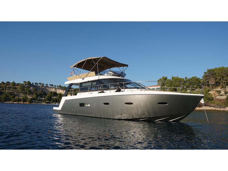 Book yachts online - motorboat - Sealine F450 - Shuron - rent
