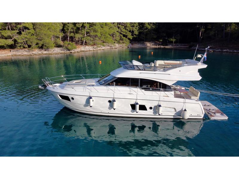 Book yachts online - motorboat - Bavaria Virtess 420 - SUNSHINE - rent