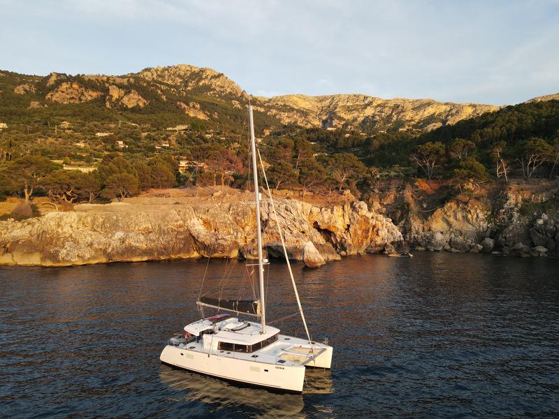 Book yachts online - catamaran - Lagoon 450 Fly - Genia - rent