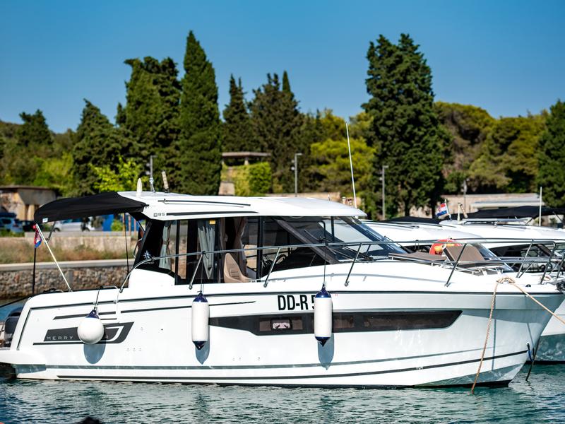 Book yachts online - motorboat - Merry Fisher 895 - Leonie - rent