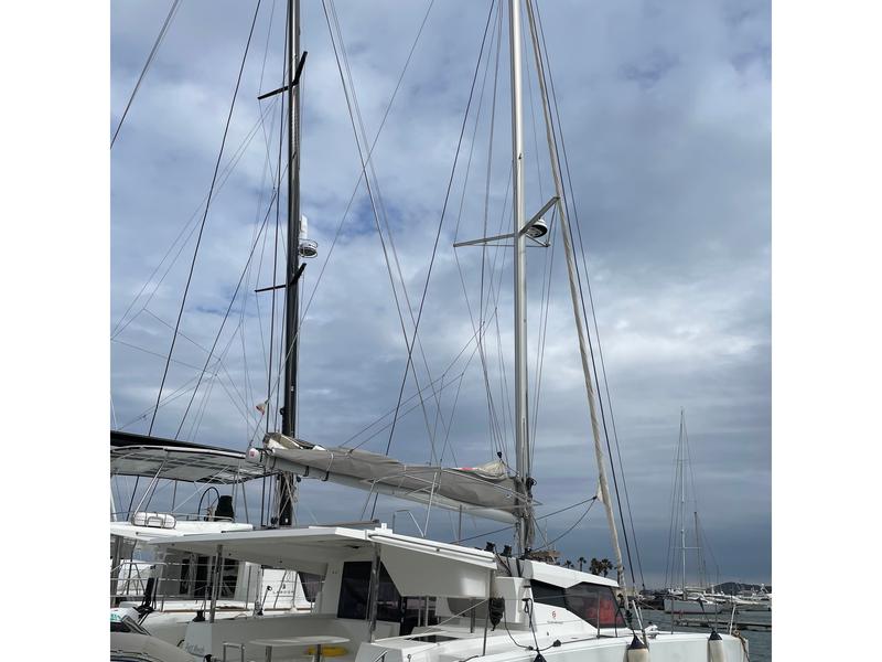 Book yachts online - catamaran - Lucia 40 - Petit Monde - rent