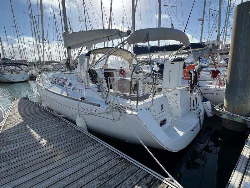 Book yachts online - sailboat - Oceanis 37 - Tikehau - rent