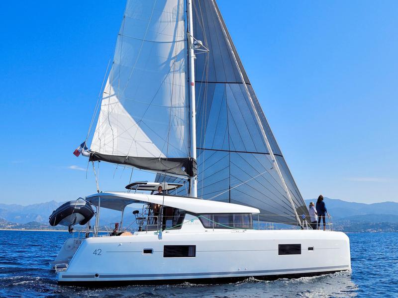 Book yachts online - catamaran - Lagoon 42 - Reborn - rent