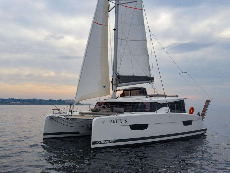 Book yachts online - catamaran - Fountaine Pajot Isla 40 - Artemis - rent