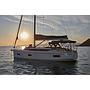 Book yachts online - sailboat - Bavaria C38 - ARINNA - rent